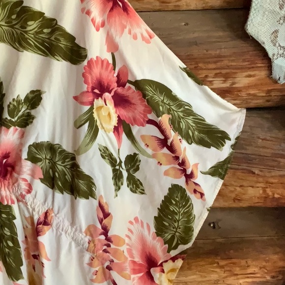 Hawaiian print and designed coverup - Picture 4 of 7